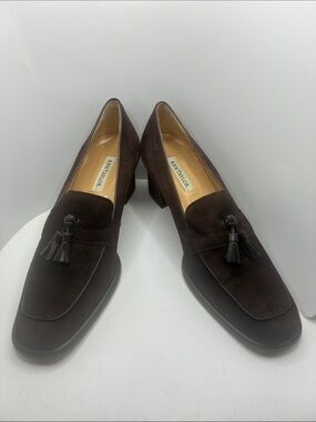 ANN TAYLOR WOMANS SUEDE LOAFER
7M TASSE DESIGN